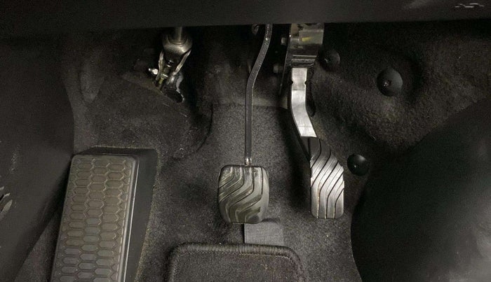 2020 Nissan MAGNITE XV TURBO CVT, Petrol, Automatic, 1,08,462 km, Pedals