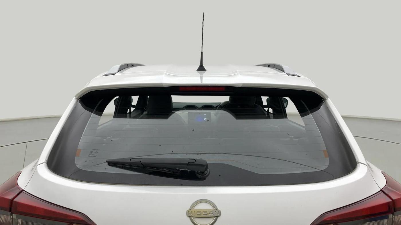 2020 Nissan MAGNITE XV TURBO CVT, Petrol, Automatic, 1,08,668 km, Rear Windshield