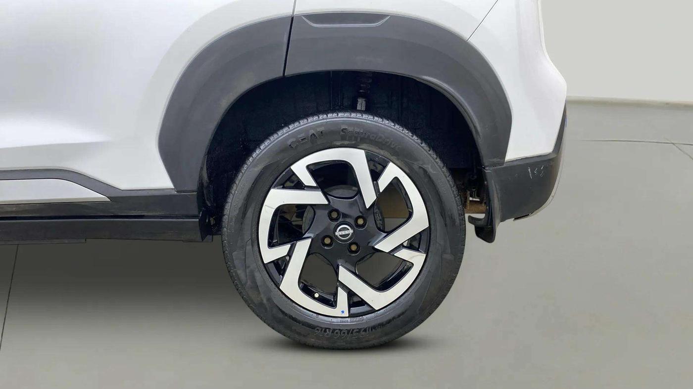2020 Nissan MAGNITE XV TURBO CVT, Petrol, Automatic, 1,08,668 km, Left Rear Wheel