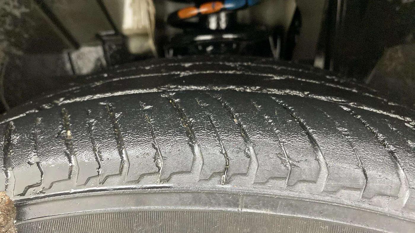 2020 Nissan MAGNITE XV TURBO CVT, Petrol, Automatic, 1,08,668 km, Left Front Tyre Tread