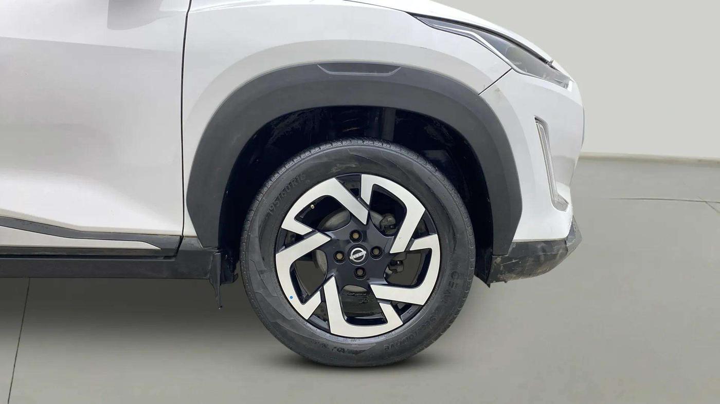 2020 Nissan MAGNITE XV TURBO CVT, Petrol, Automatic, 1,08,668 km, Right Front Wheel