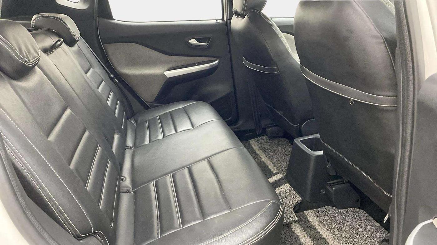2020 Nissan MAGNITE XV TURBO CVT, Petrol, Automatic, 1,08,668 km, Right Side Rear Door Cabin