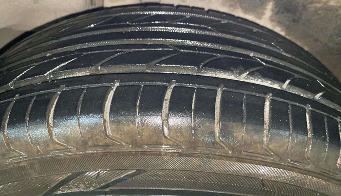 2017 Maruti Ciaz DELTA 1.4 MT PETROL, Petrol, Manual, 71,701 km, Right Rear Tyre Tread