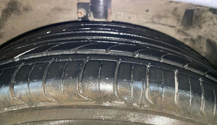 2017 Maruti Ciaz DELTA 1.4 MT PETROL, Petrol, Manual, 71,701 km, Right Front Tyre Tread