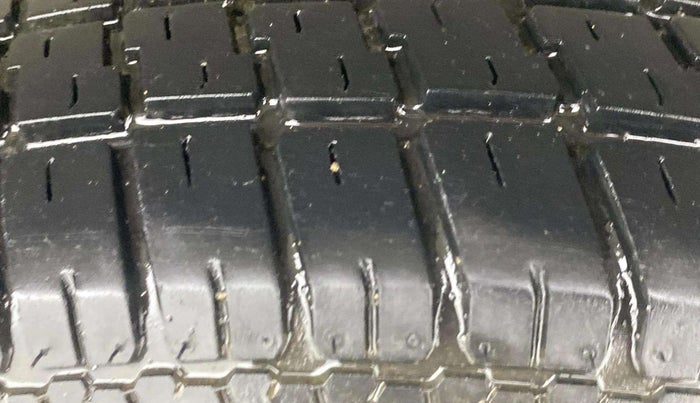 2020 Mahindra Bolero POWER PLUS ZLX, Diesel, Manual, 81,056 km, Right Rear Tyre Tread
