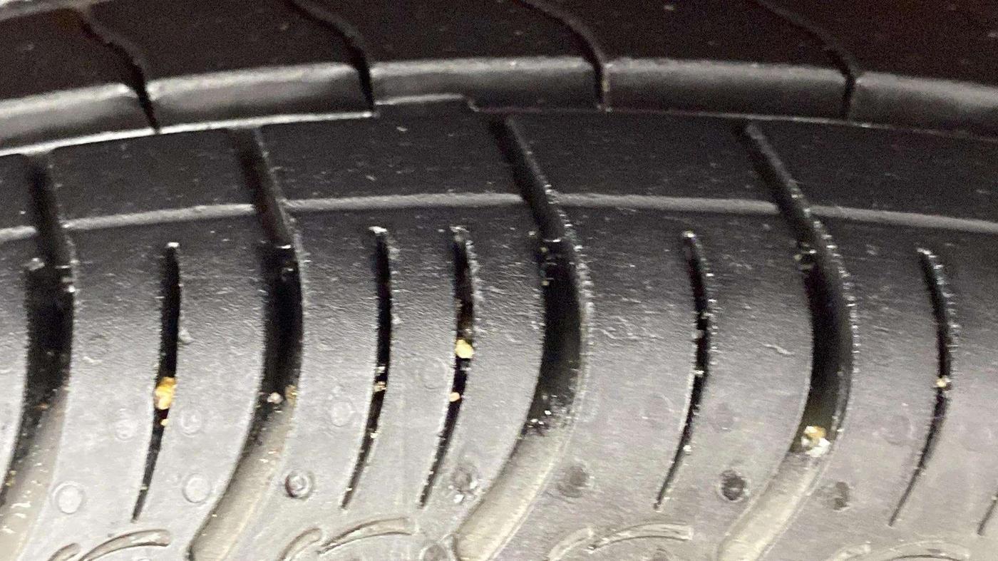 2022 Maruti S PRESSO VXI (O) CNG, CNG, Manual, 60,642 km, Right Front Tyre Tread