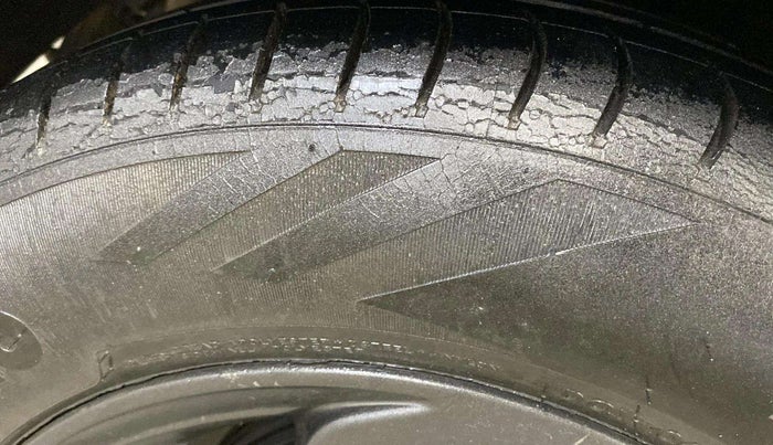 2020 Hyundai GRAND I10 NIOS SPORTZ AMT 1.2 KAPPA VTVT, CNG, Automatic, 50,841 km, Left Front Tyre Tread