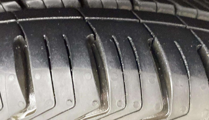 2020 Tata ALTROZ XZ PETROL, Petrol, Manual, 78,919 km, Right Front Tyre Tread