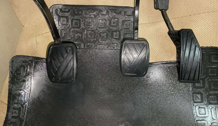 2019 Maruti Ertiga ZXI+ SHVS, Petrol, Manual, 92,689 km, Pedals