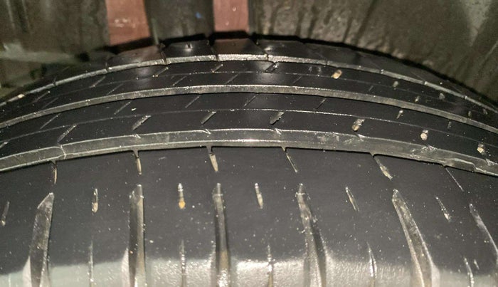 2019 Maruti Ertiga ZXI+ SHVS, Petrol, Manual, 92,689 km, Right Rear Tyre Tread