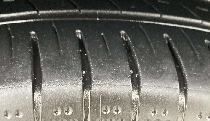 2020 Maruti Baleno ZETA PETROL 1.2, Petrol, Manual, 65,680 km, Right Front Tyre Tread