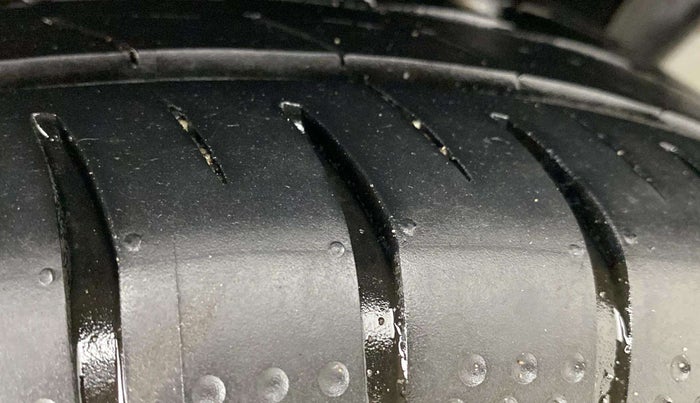 2020 Maruti Baleno ZETA PETROL 1.2, Petrol, Manual, 65,680 km, Right Rear Tyre Tread