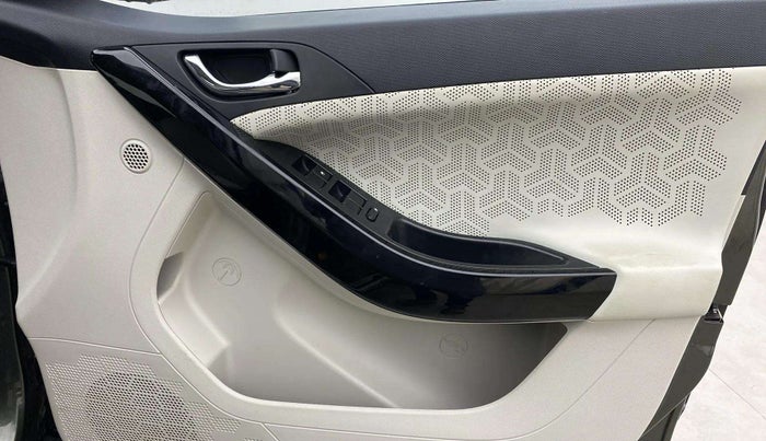 2023 Tata NEXON XZA PLUS LUX SUNROOF DUAL TONE PETROL, Petrol, Automatic, 39,824 km, Driver Side Door Panels Control