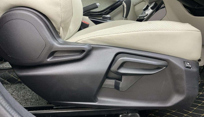 2023 Tata NEXON XZA PLUS LUX SUNROOF DUAL TONE PETROL, Petrol, Automatic, 39,824 km, Driver Side Adjustment Panel