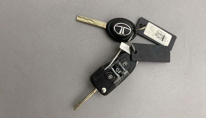 2023 Tata Tiago XZA PLUS PETROL, Petrol, Automatic, 3,977 km, Key Close Up