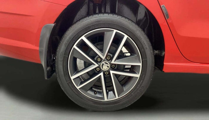 2018 Skoda Rapid STYLE 1.6 MPI AT, Petrol, Automatic, 27,718 km, Right Rear Wheel