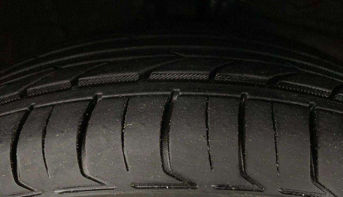 2018 Hyundai Grand i10 SPORTZ 1.2 KAPPA VTVT, Petrol, Manual, 53,997 km, Right Front Tyre Tread