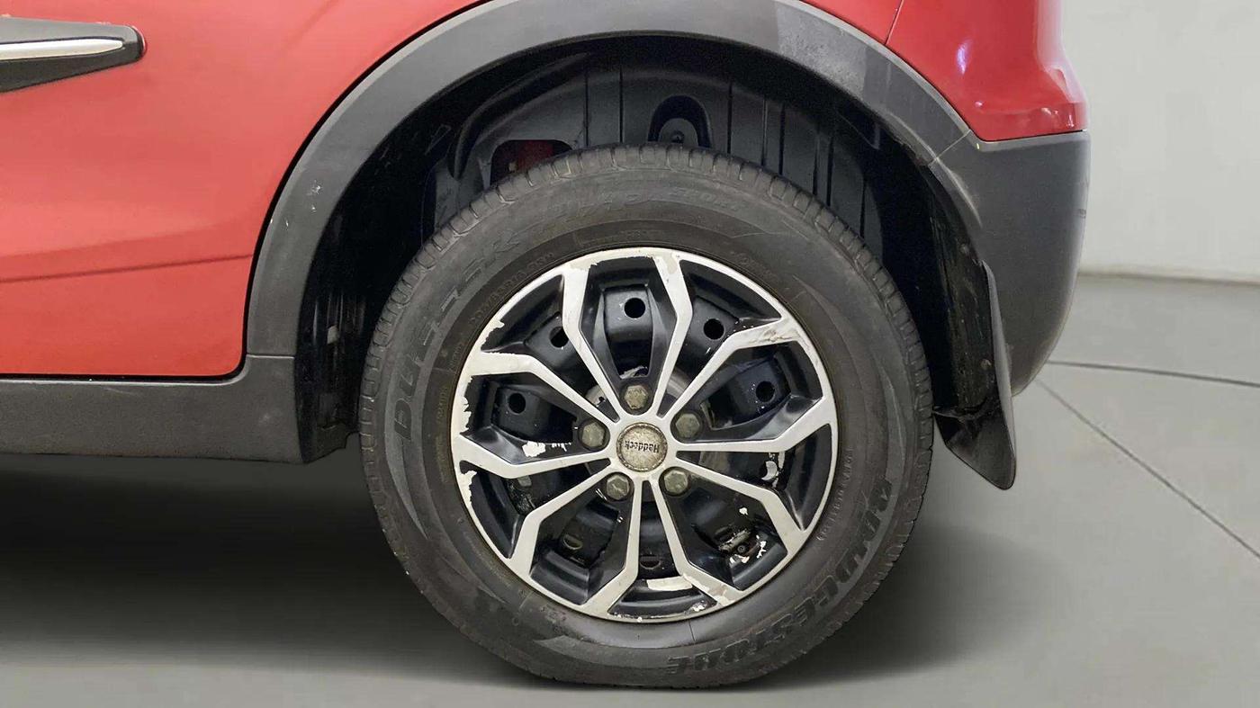 2020 Mahindra XUV300 W4 1.2 PETROL, Petrol, Manual, 20,148 km, Left Rear Wheel