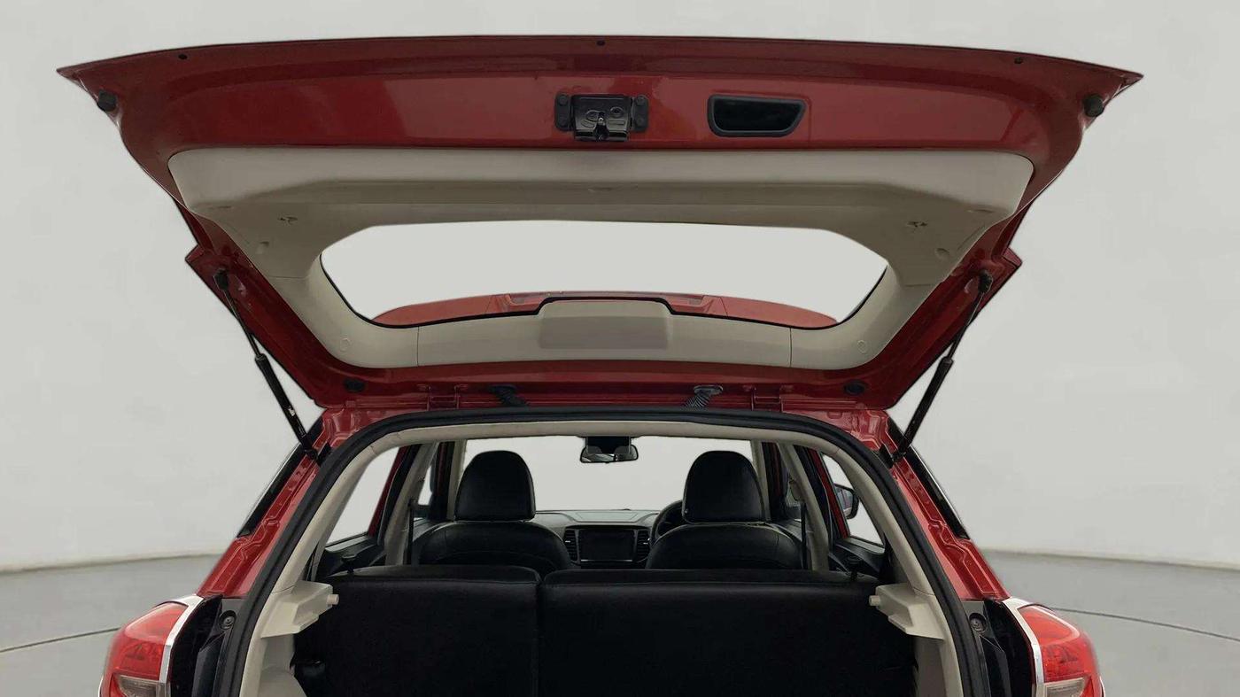 2020 Mahindra XUV300 W4 1.2 PETROL, Petrol, Manual, 20,148 km, Boot Door Open