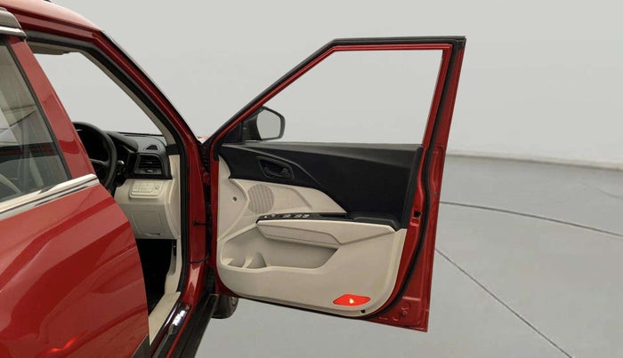 2020 Mahindra XUV300 W4 1.2 PETROL, Petrol, Manual, 20,148 km, RHS Front Door