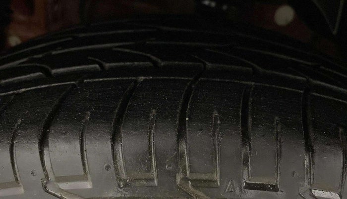 2020 Mahindra XUV300 W4 1.2 PETROL, Petrol, Manual, 20,148 km, Left Front Tyre Tread