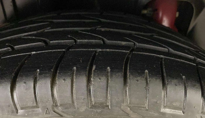 2020 Mahindra XUV300 W4 1.2 PETROL, Petrol, Manual, 20,148 km, Right Rear Tyre Tread