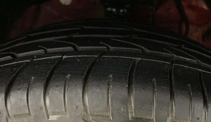 2020 Mahindra XUV300 W4 1.2 PETROL, Petrol, Manual, 20,148 km, Right Front Tyre Tread