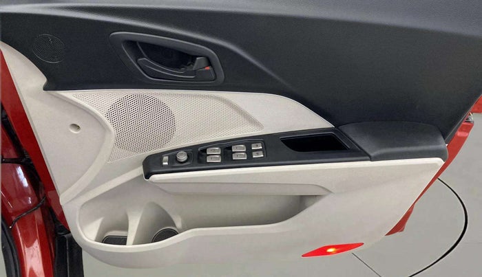 2020 Mahindra XUV300 W4 1.2 PETROL, Petrol, Manual, 20,148 km, Driver Side Door Panels Control