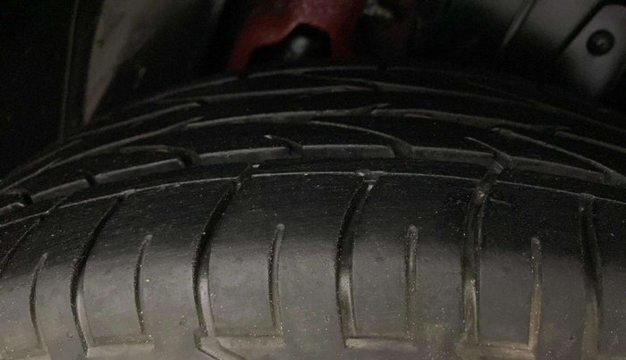 2020 Mahindra XUV300 W4 1.2 PETROL, Petrol, Manual, 20,148 km, Left Rear Tyre Tread