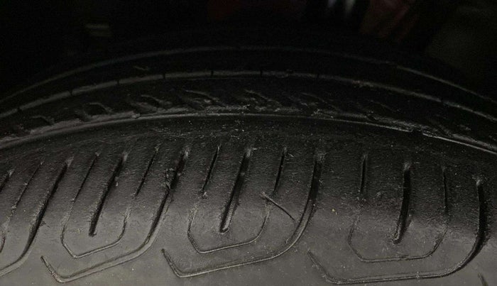 2021 Skoda KUSHAQ AMBITION 1.0L TSI AT, Petrol, Automatic, 34,816 km, Left Front Tyre Tread