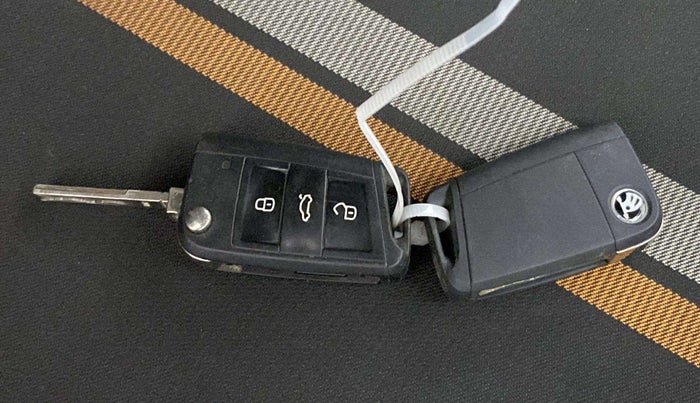 2021 Skoda KUSHAQ AMBITION 1.0L TSI AT, Petrol, Automatic, 34,816 km, Key Close Up