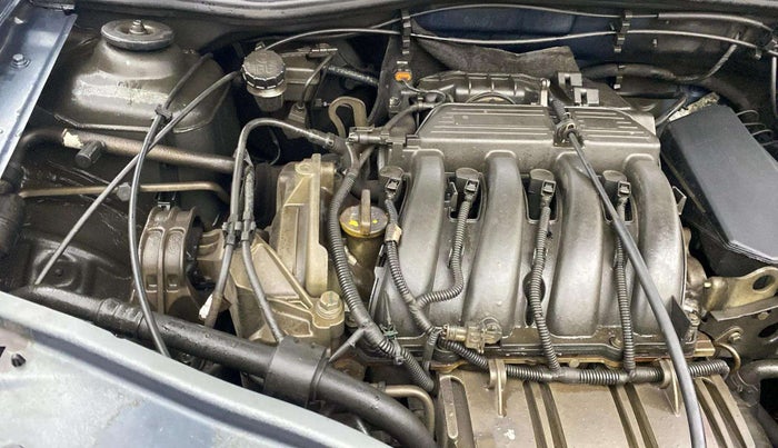 2013 Renault Duster RXL PETROL, Petrol, Manual, 90,416 km, Engine View - Right