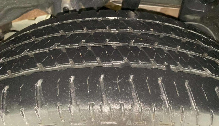 2013 Renault Duster RXL PETROL, Petrol, Manual, 90,416 km, Left Rear Tyre Tread