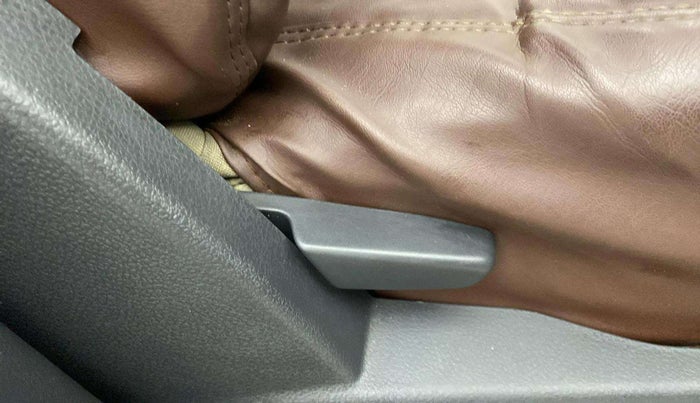 2013 Renault Duster RXL PETROL, Petrol, Manual, 90,416 km, Driver Side Adjustment Panel