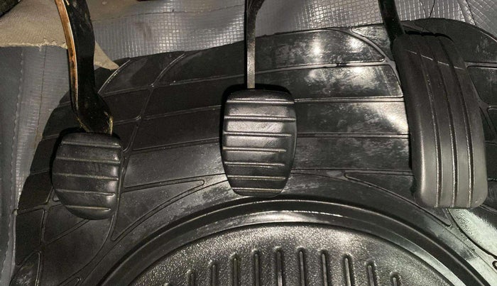 2013 Renault Duster RXL PETROL, Petrol, Manual, 90,416 km, Pedals