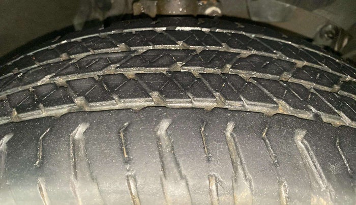 2013 Renault Duster RXL PETROL, Petrol, Manual, 90,416 km, Right Front Tyre Tread