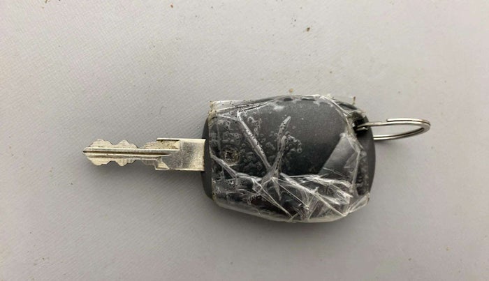 2013 Renault Duster RXL PETROL, Petrol, Manual, 90,416 km, Key Close Up