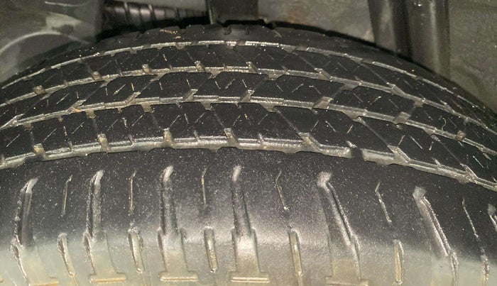 2013 Renault Duster RXL PETROL, Petrol, Manual, 90,416 km, Right Rear Tyre Tread