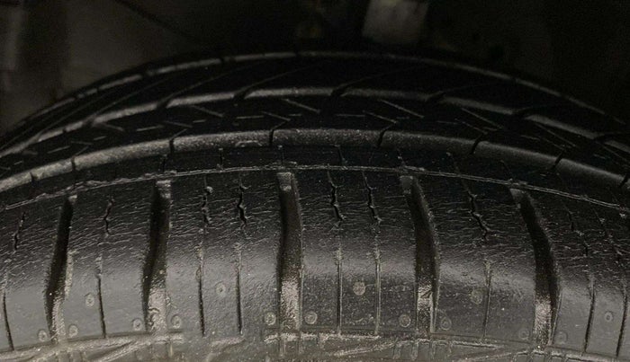 2014 Honda Amaze 1.2L I-VTEC S, Petrol, Manual, 53,718 km, Left Front Tyre Tread