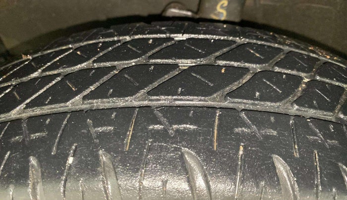 2014 Maruti Ritz VXI, Petrol, Manual, 61,983 km, Left Front Tyre Tread