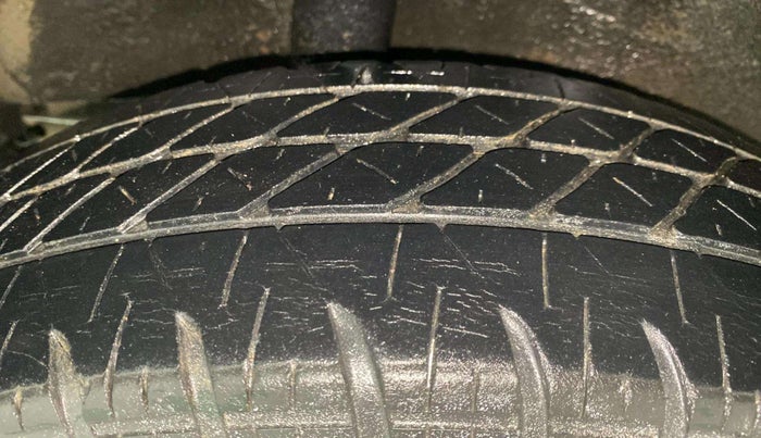 2014 Maruti Ritz VXI, Petrol, Manual, 61,983 km, Right Rear Tyre Tread