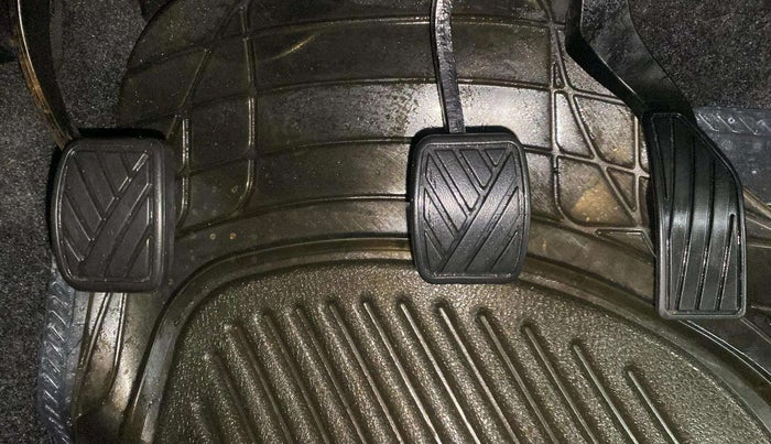 2014 Maruti Ritz VXI, Petrol, Manual, 61,983 km, Pedals