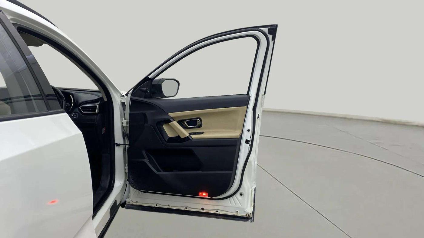 2022 Tata Safari XZ PLUS, Diesel, Manual, 66,755 km, RHS Front Door