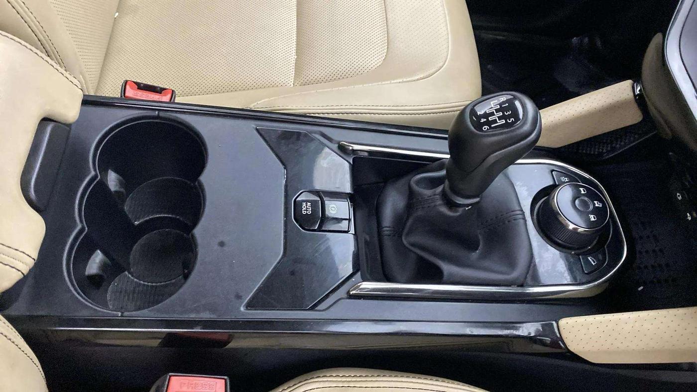 2022 Tata Safari XZ PLUS, Diesel, Manual, 66,755 km, Gear Lever