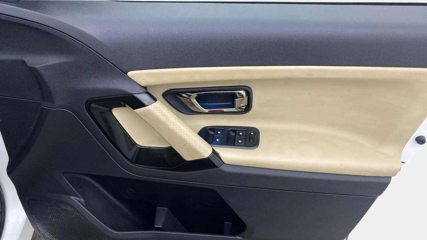 2022 Tata Safari XZ PLUS, Diesel, Manual, 66,755 km, Driver Side Door Panels Control