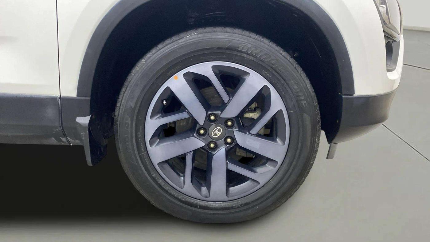 2022 Tata Safari XZ PLUS, Diesel, Manual, 66,755 km, Right Front Wheel