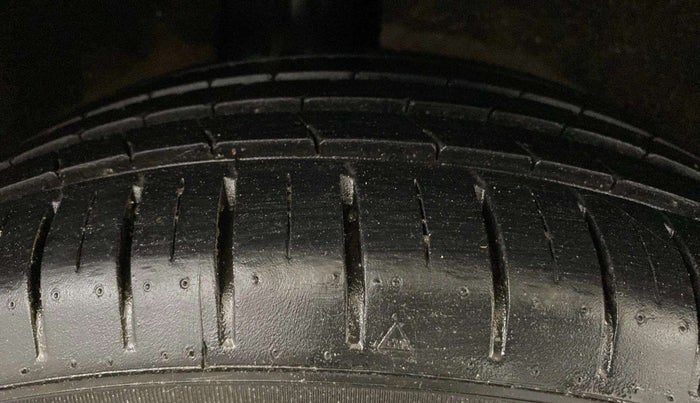 2016 Maruti Baleno ALPHA PETROL 1.2, Petrol, Manual, 86,589 km, Right Rear Tyre Tread