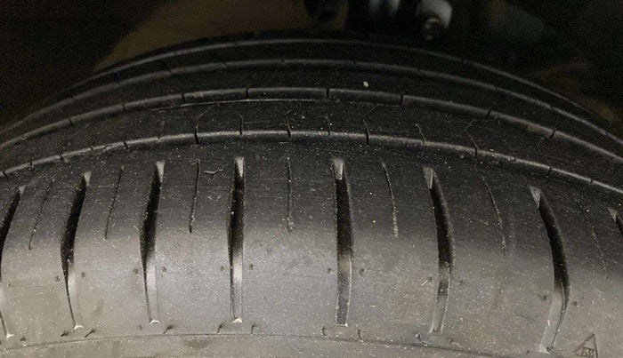 2016 Maruti Baleno ALPHA PETROL 1.2, Petrol, Manual, 86,589 km, Right Front Tyre Tread