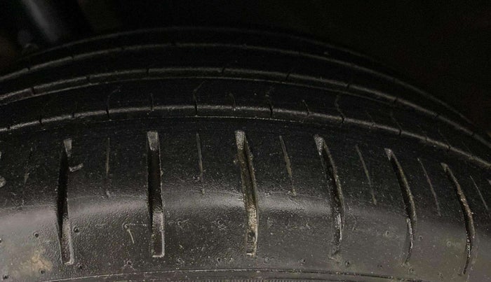 2016 Maruti Baleno ALPHA PETROL 1.2, Petrol, Manual, 86,589 km, Left Front Tyre Tread