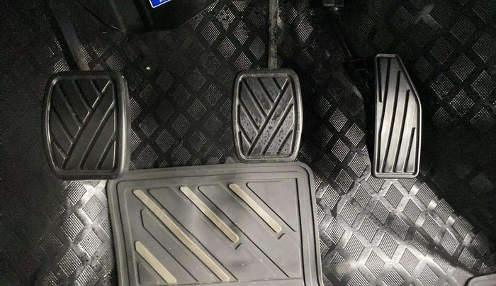 2019 Maruti Swift VXI, Petrol, Manual, 78,233 km, Pedals